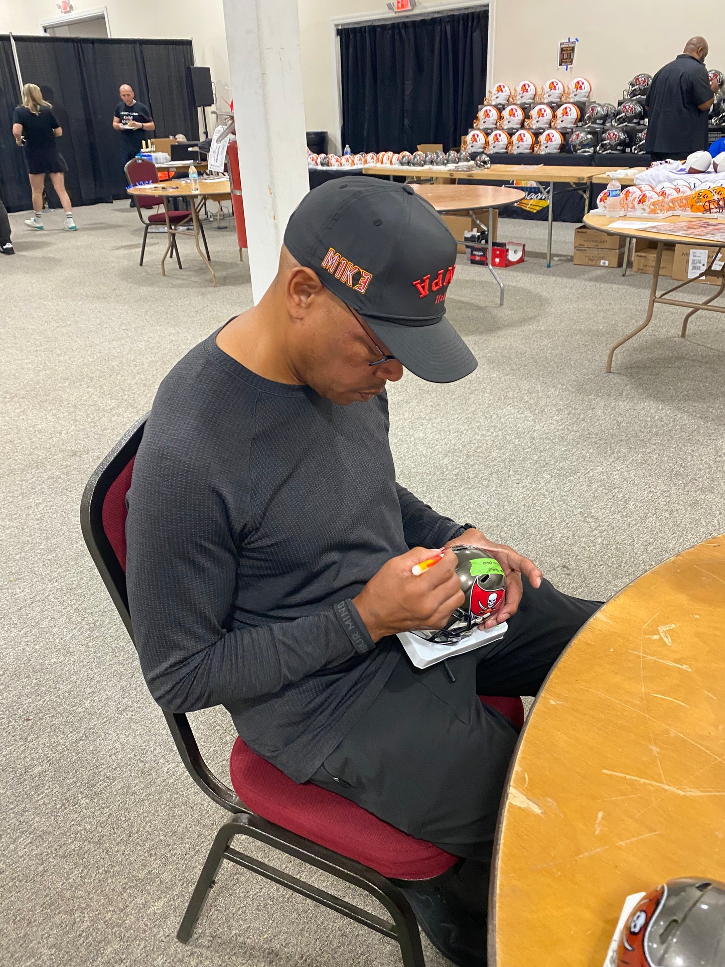 Shelton Quarles Signed Tampa Bay Buccaneers Mini Speed Football Helmet
