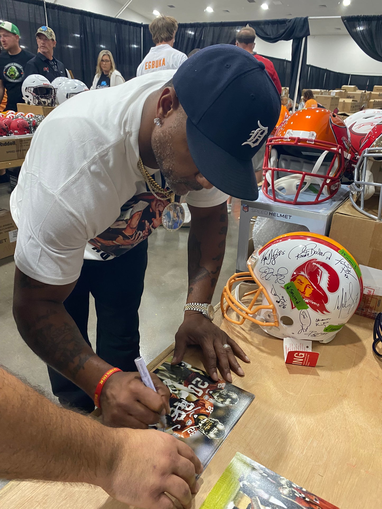 Dwight Smith Signed 8x10 Photo - Tampa Bay Buccaneers DB