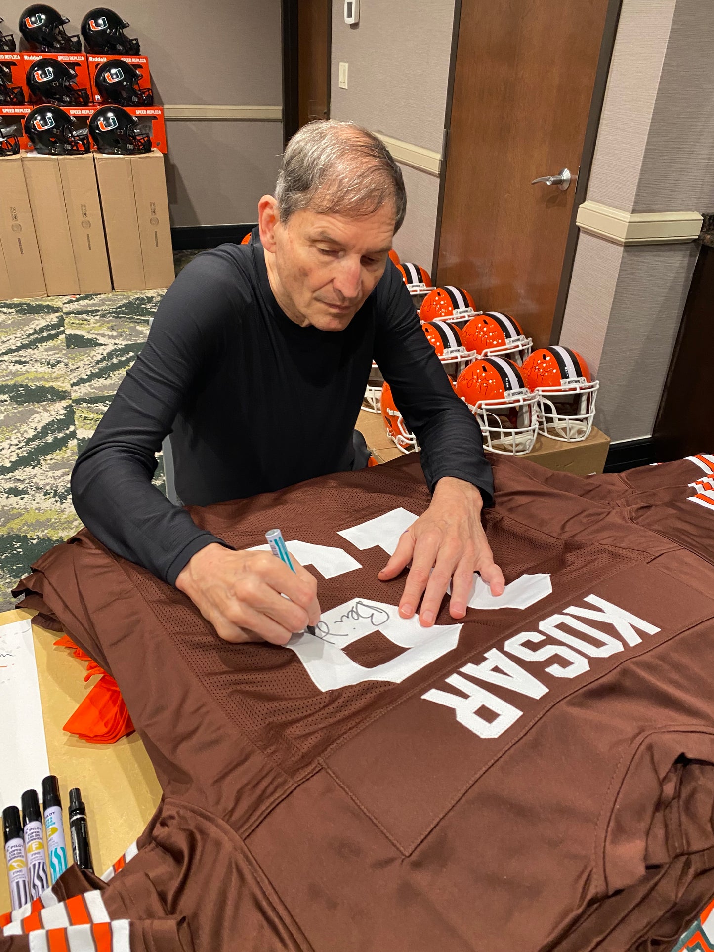 Bernie Kosar signed Brown #19 Stitched Jersey - Cleveland Browns QB